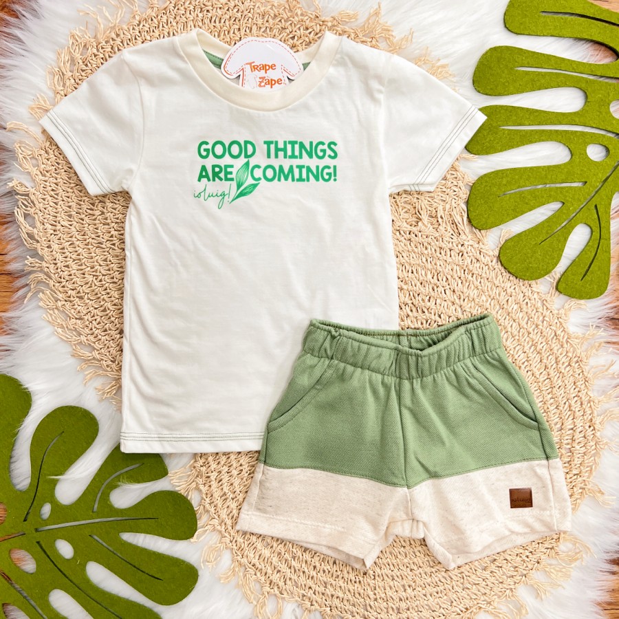 Conj. Camiseta Good Things Are Coming e Bermuda - Off White e Verde